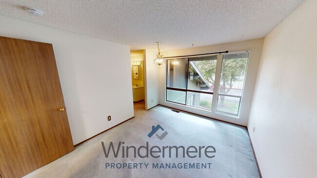 Building Photo - 601 Village Way
