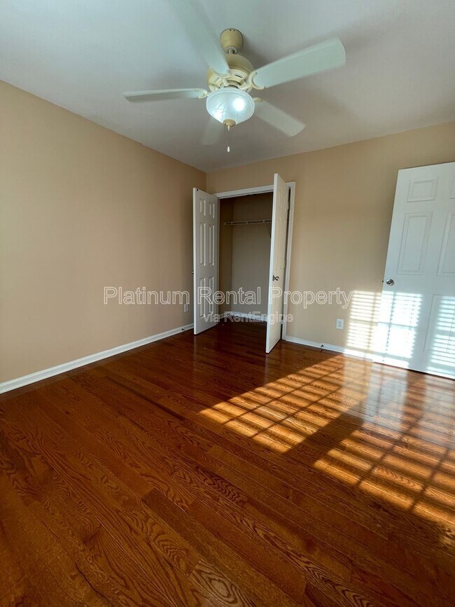 Building Photo - 2126 Malden Hill Dr