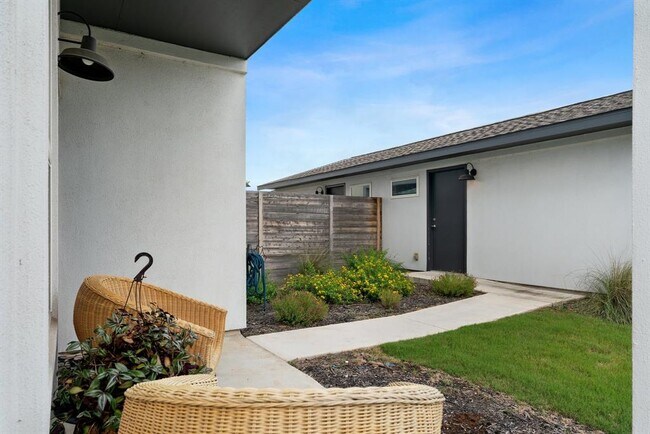 Building Photo - 5317 Baythorne Dr