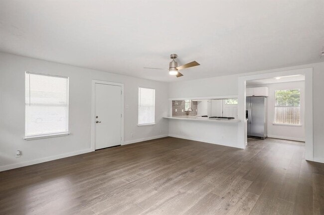 Building Photo - 4905 Harmon Ave