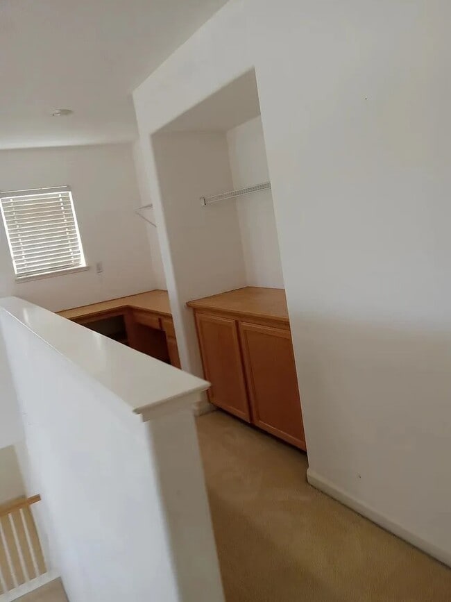 Building Photo - 574 Jill Dr