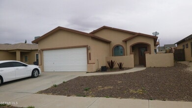 Building Photo - 14229 English Point Ave