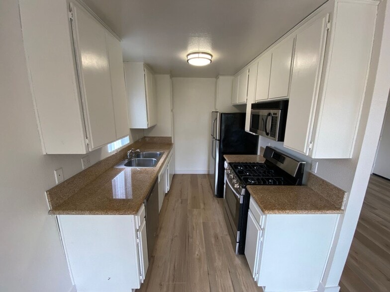 Building Photo - 3546 Hughes Ave