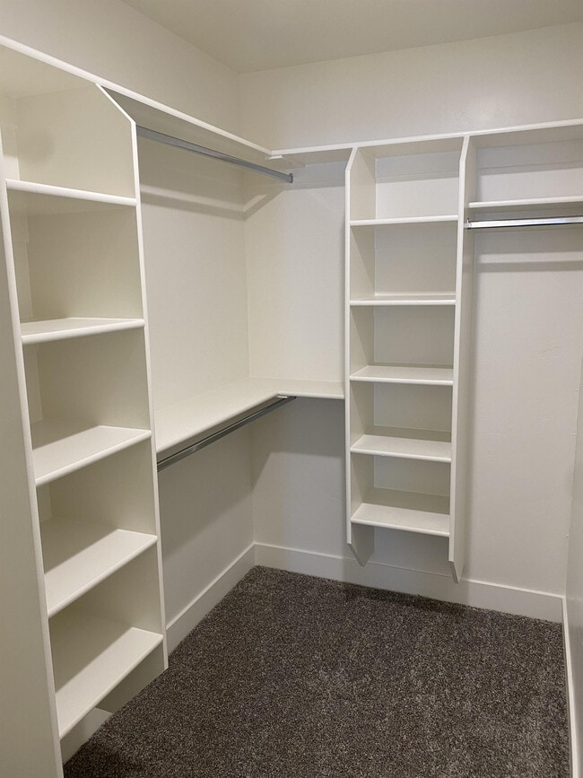 Building Photo - 51 W 440