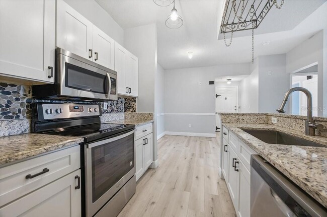 Building Photo - 14353 Fredricksburg Dr