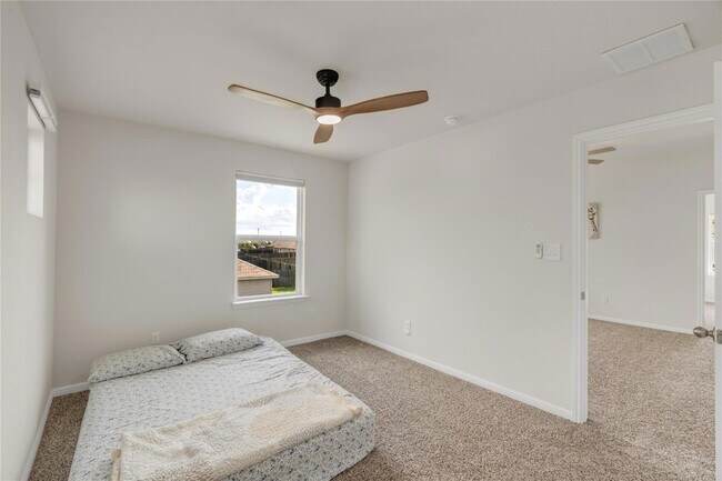 Building Photo - 223 Balsam St