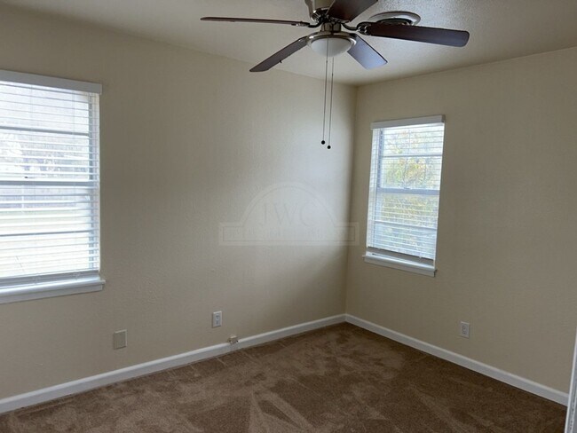 Building Photo - 1208 Ridgemont Dr