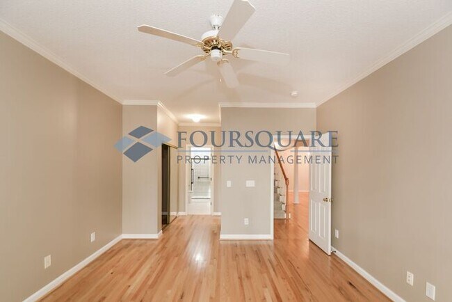Building Photo - Townhome | 1st Floor Master Bedroom/ Full ...