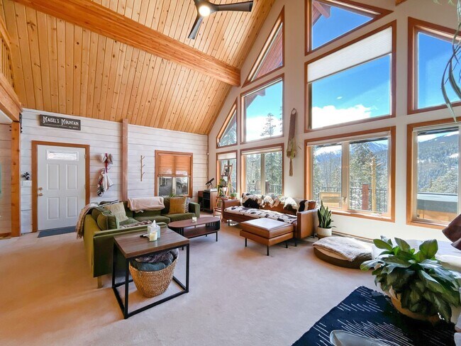 Building Photo - Luxury Home in the woods with unparalleled views! Garage! Pets Negotiable! Hot tub!