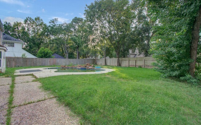 Building Photo - 536 Robert E Lee Dr