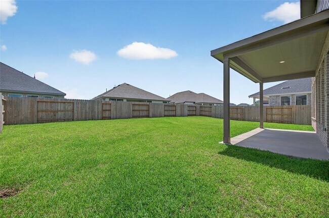 Building Photo - 32006 Medallion Oaks Trl