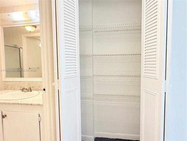 Building Photo - 1300 NE Miami Gardens Dr