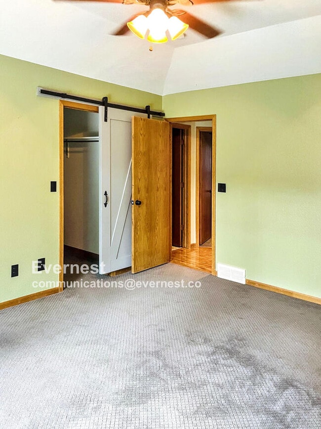 Building Photo - 1009 Meadow Ct