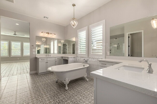 Building Photo - 10627 E Tumbleweed Ave