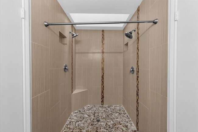 Building Photo - 9800 Pagewood Ln