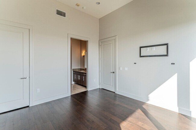 Building Photo - Exclusive wastside condo now available!
