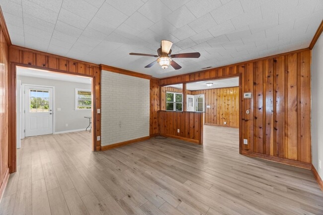 Building Photo - 3 Bed 2 Bath Marshallberg Home Available now
