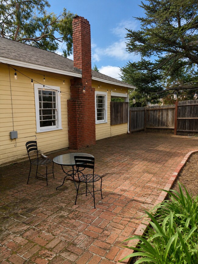 Building Photo - Available 6/25. Large 5 bed house, 5-minute walk to Cal Poly. 0.2 miles to campus, parking includ...
