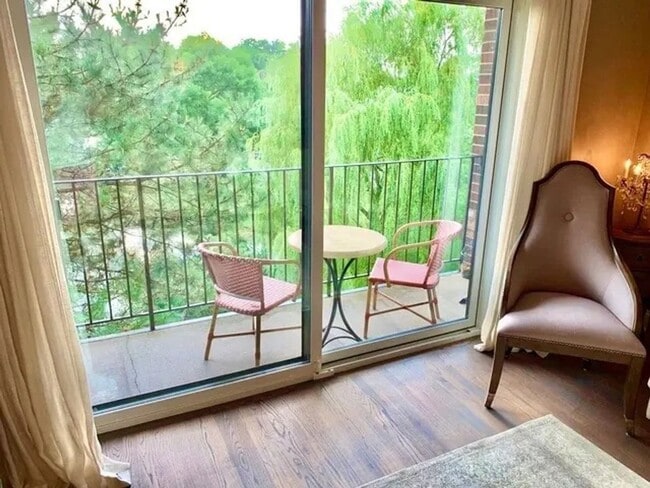 Building Photo - Beautiful 2-bedroom & 2-Bathroom Condo in ...