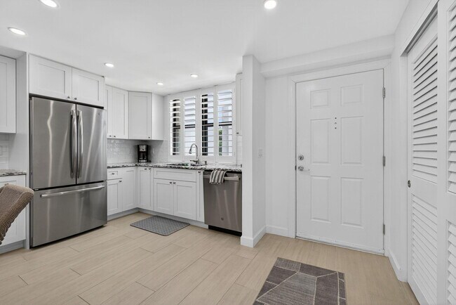 Building Photo - 840 Ocean Dr