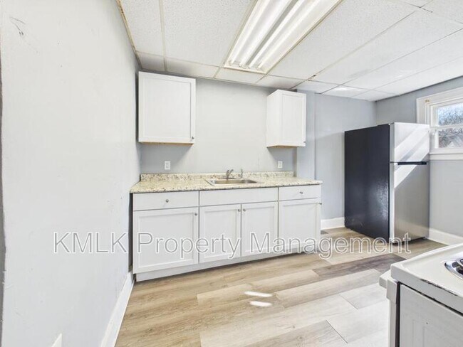 Building Photo - 2337 15th St SW