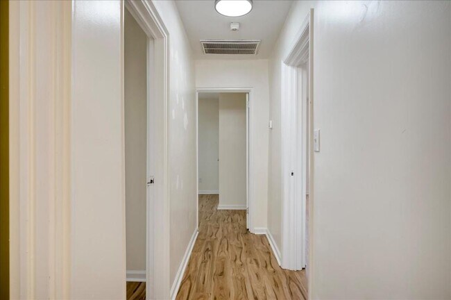 Building Photo - 953 Hopkins St