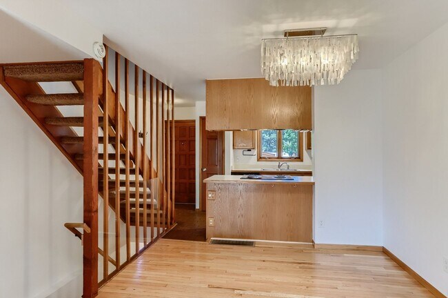 Building Photo - End Unit Townhome with 2 Beds, an Office and Southern Exposure
