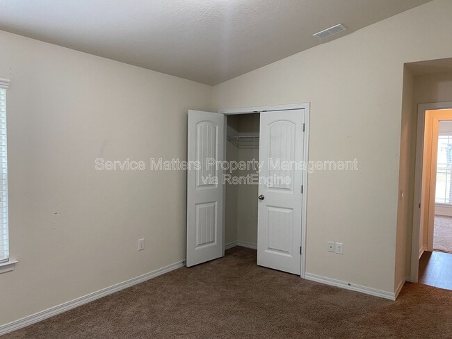 Building Photo - 5652 Peach Dr