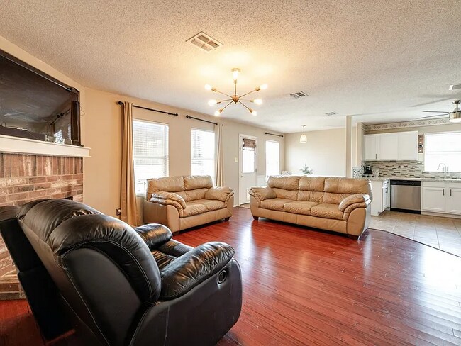 Building Photo - 1435 Greenbrook Dr