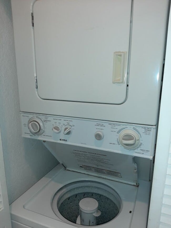 Building Photo - 8424 Bernwood Cove Loop