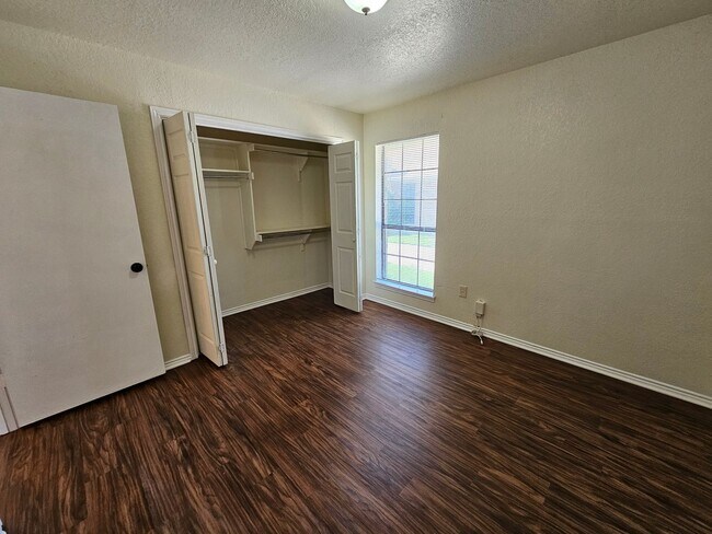 Building Photo - 3125 Tudor Ln
