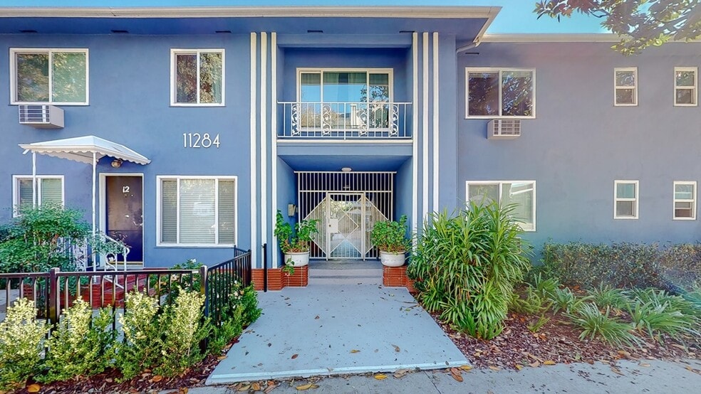 Primary Photo - 11284 Montana Avenue