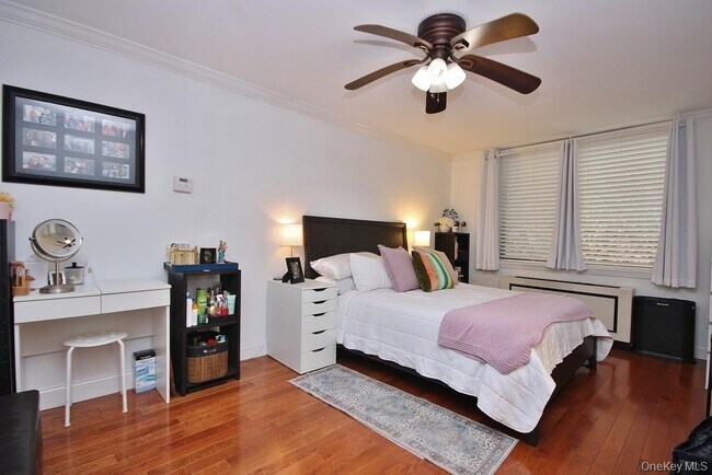 Building Photo - 1374 Midland Ave