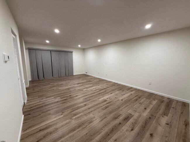 Building Photo - 9 Seneca Dr