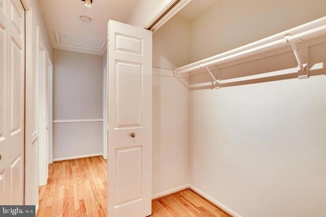 Building Photo - 2601 Seskey Glen Ct