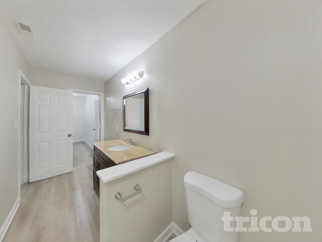 Building Photo - 1922 Kingen Dr