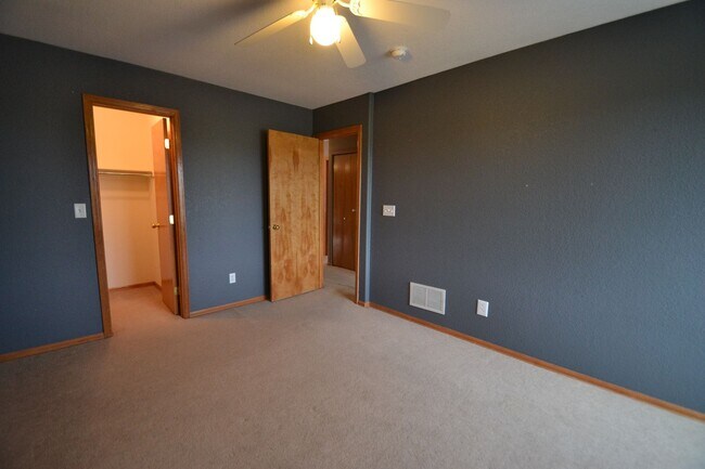 Building Photo - 4879 Jedediah Smith Rd