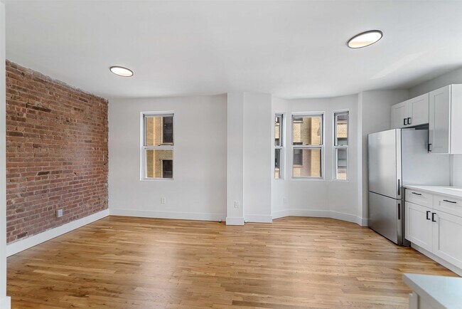 Building Photo - 163 3rd St
