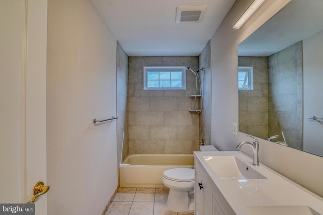 Building Photo - 9902 Player Dr