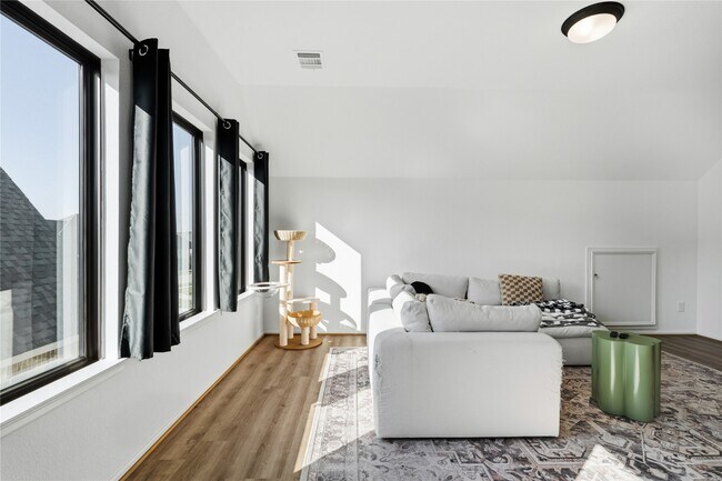 Building Photo - 2427 Mount Healy Ct
