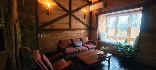 Building Photo - 1172 Old Town Loop Rd