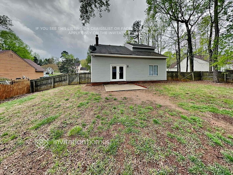 Building Photo - 2225 Sloan Dr