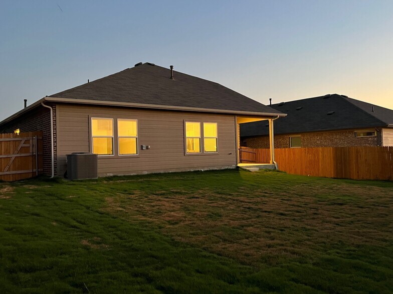 Building Photo - 154 Solitude Dr