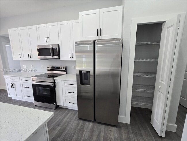 Building Photo - 1605 W 11th St