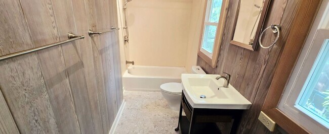 Building Photo - Large 3-Bedroom & 2-Bath Home