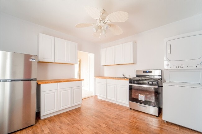 Building Photo - 2 Bigelow St