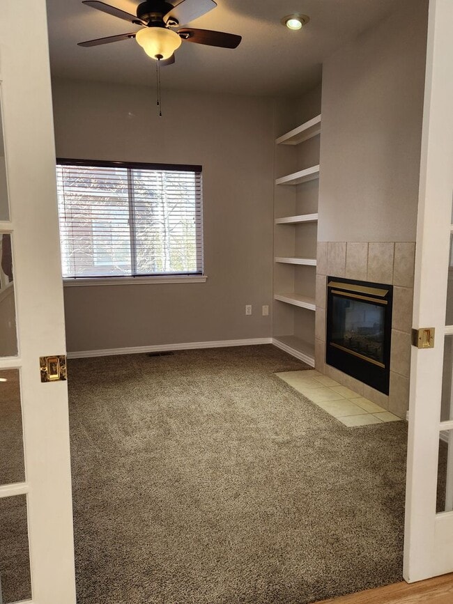 Building Photo - Parker home in Desired Stonegate Neighborhood!