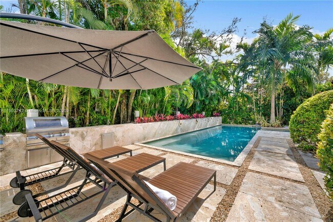 Building Photo - 932 Escobar Ave