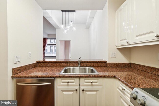 Building Photo - 1500 Chestnut St