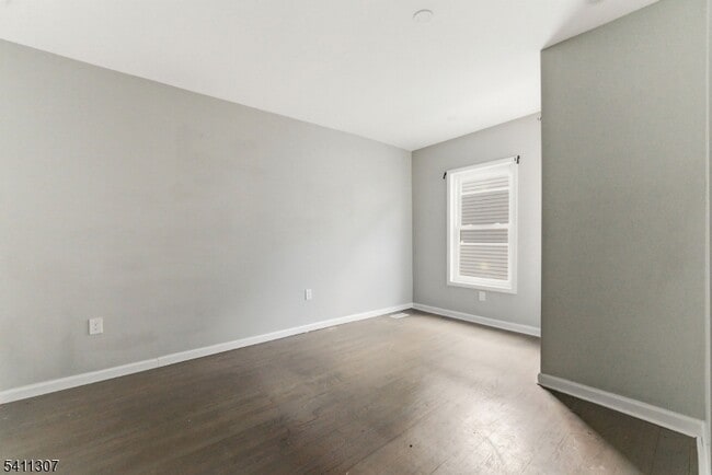 Building Photo - 467-469 Summer Avenue Unit 2